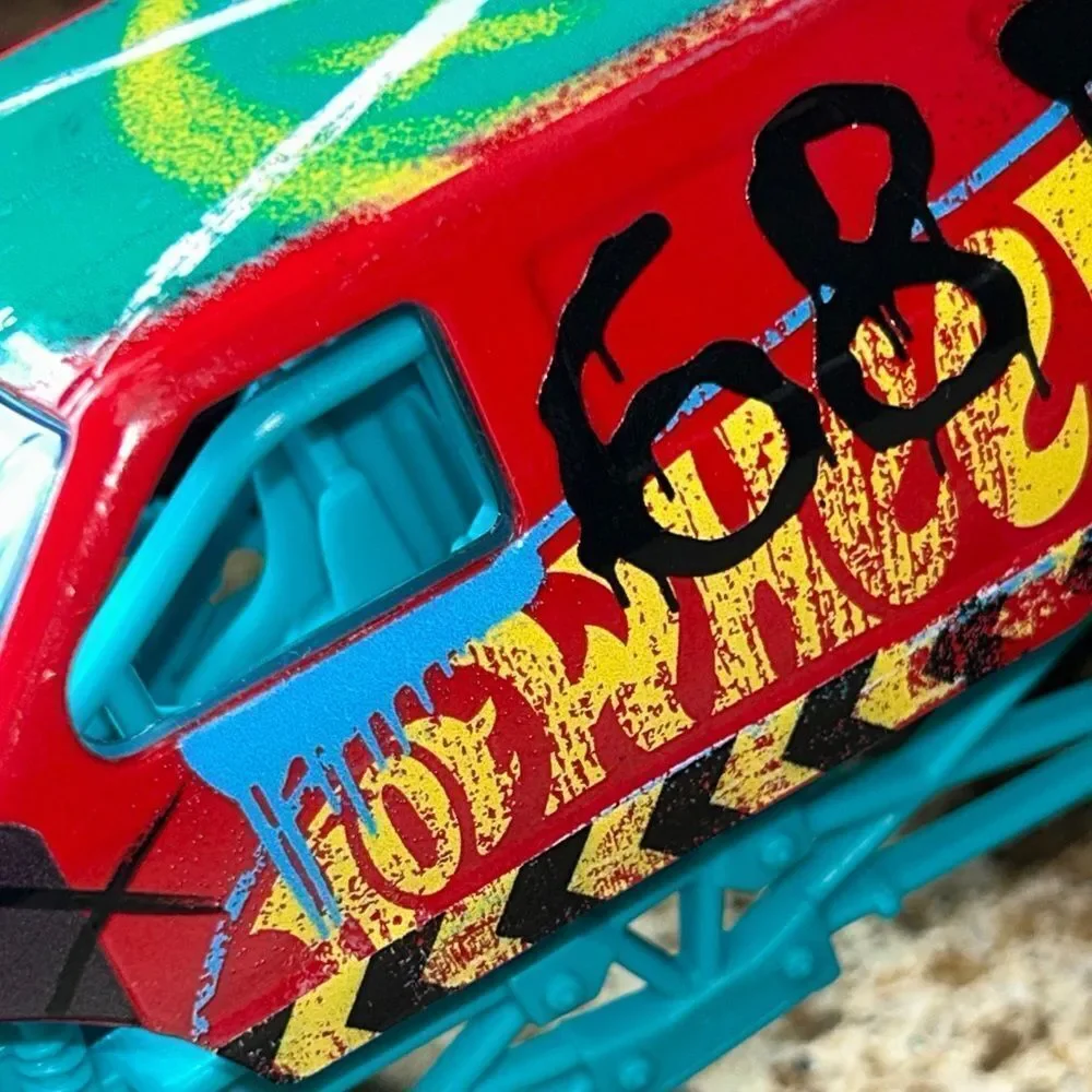 Hot Wheels exciting bouncy